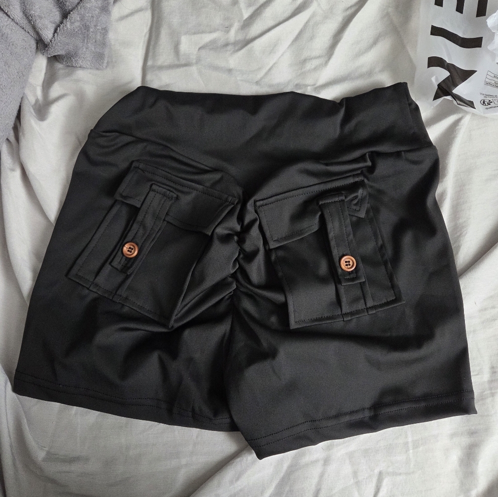 Black Women's Scrunch Cargo Shorts, S